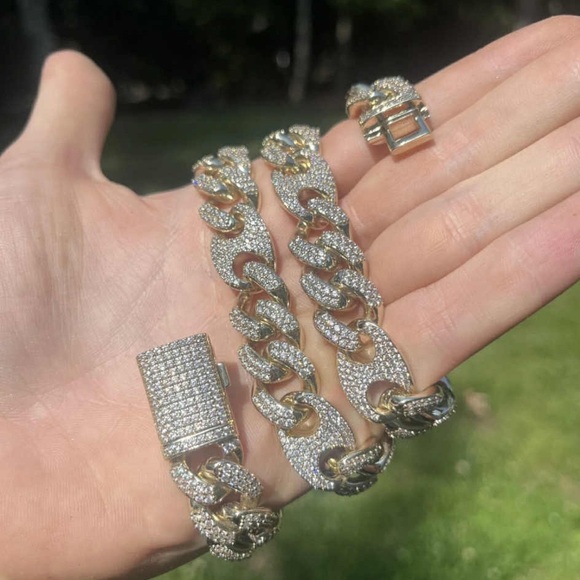 Iced Out Figarucci Link Choker - Picture 8 of 12